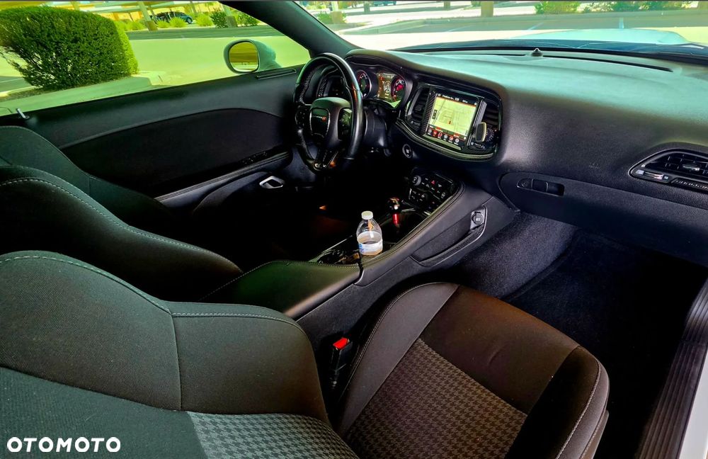 Dodge Challenger - 13
