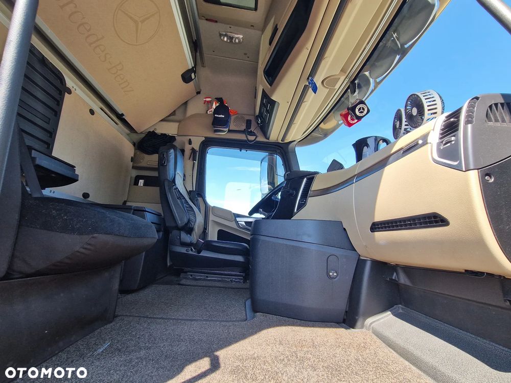 Mercedes-Benz Actros - 15