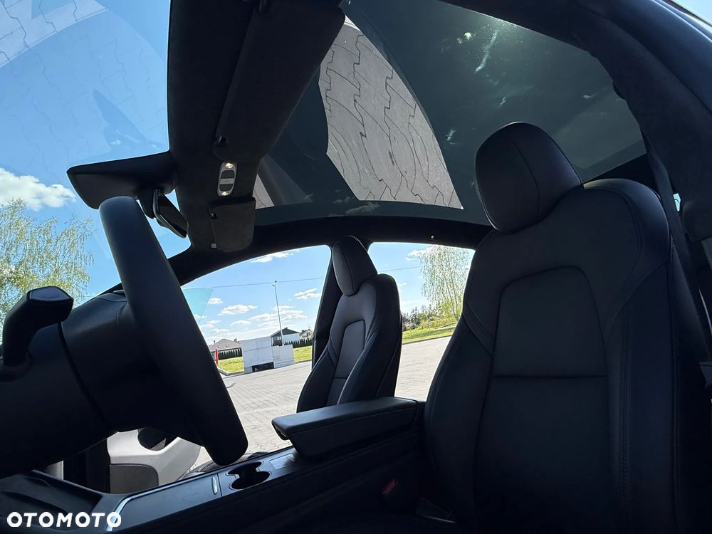 Tesla Model Y Performance Dual Motor AWD - 11