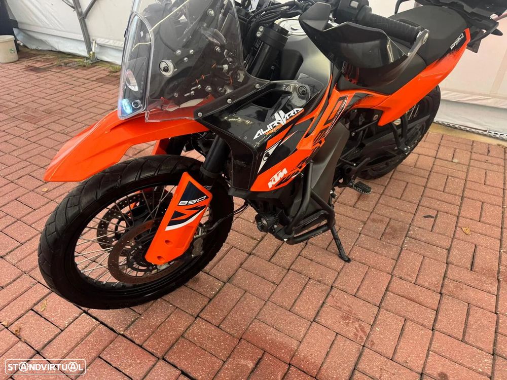 KTM 890 - 8