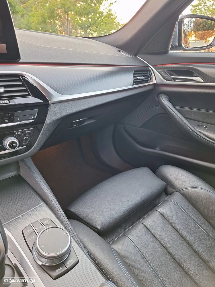 BMW 530 e Pack 50 anos M - 29