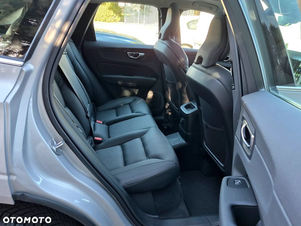 Volvo XC 60 T6 AWD Plug-In Hybrid Inscription - 14