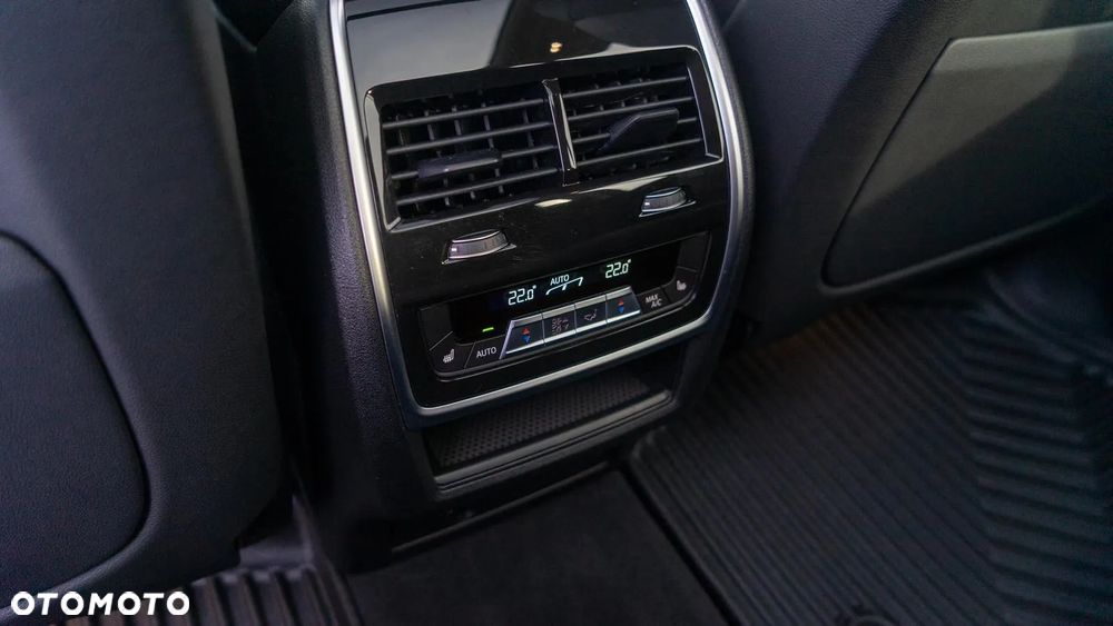 BMW X7 xDrive40i - 27