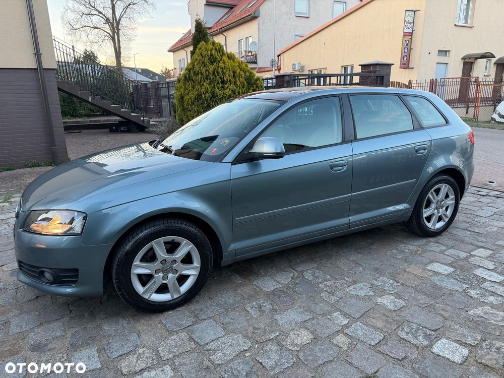 Audi A3 Sportback 2.0 TDI DPF S tronic Ambiente - 2