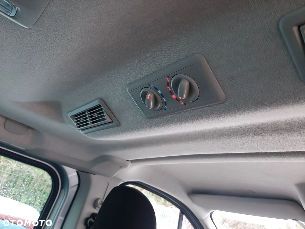 Renault Trafic 2.0 dCi EDC - 21