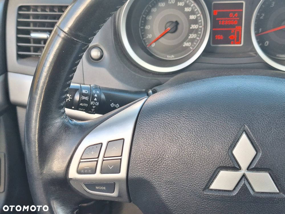 Mitsubishi Lancer 1.5 Invite - 21