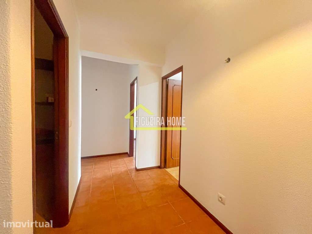 Apartamento T2 Renovado em Buarcos - A 700m da Praia! - Grande imagem: 3/12
