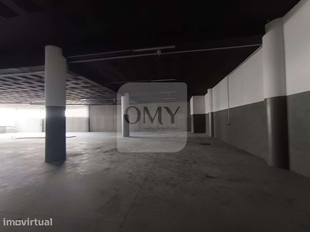 A estrear, armazém de 580 m2 na ZI de Constantim, Vila Real - Grande imagem: 5/9