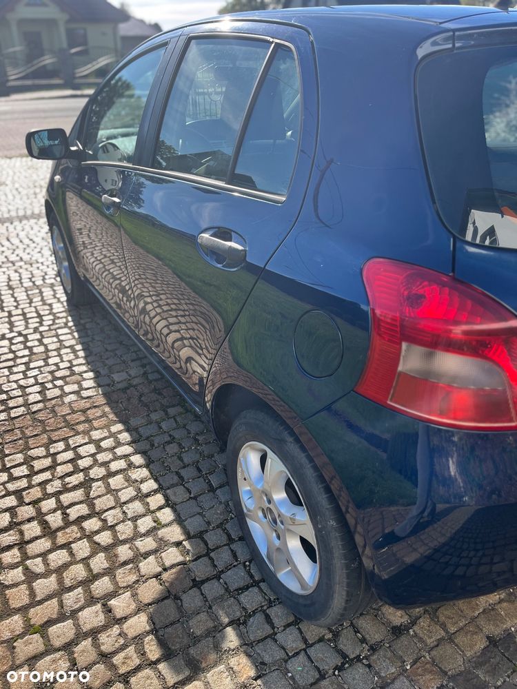 Toyota Yaris - 4