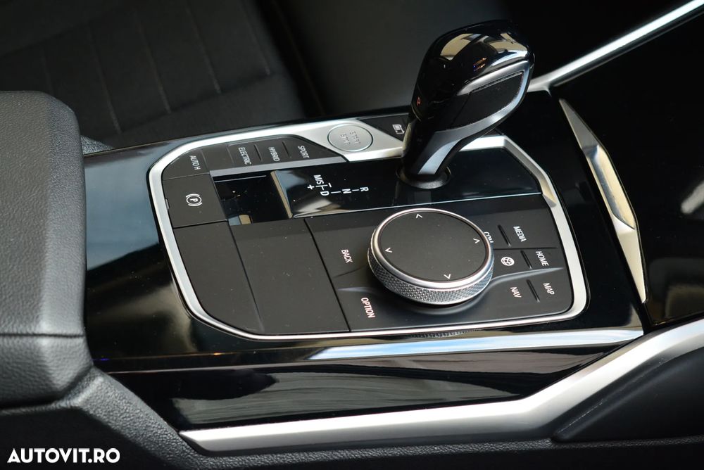 BMW Seria 3 330e Aut. Sport Line - 35