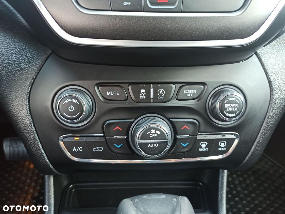 Jeep Cherokee - 17