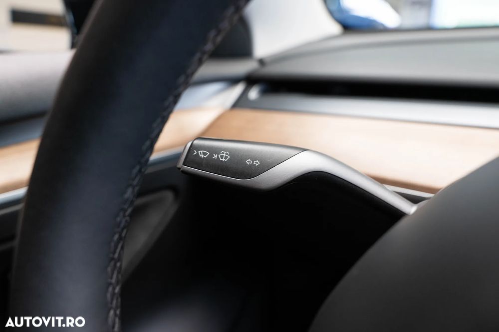 Tesla Model 3 Long Range AWD Premium - 26