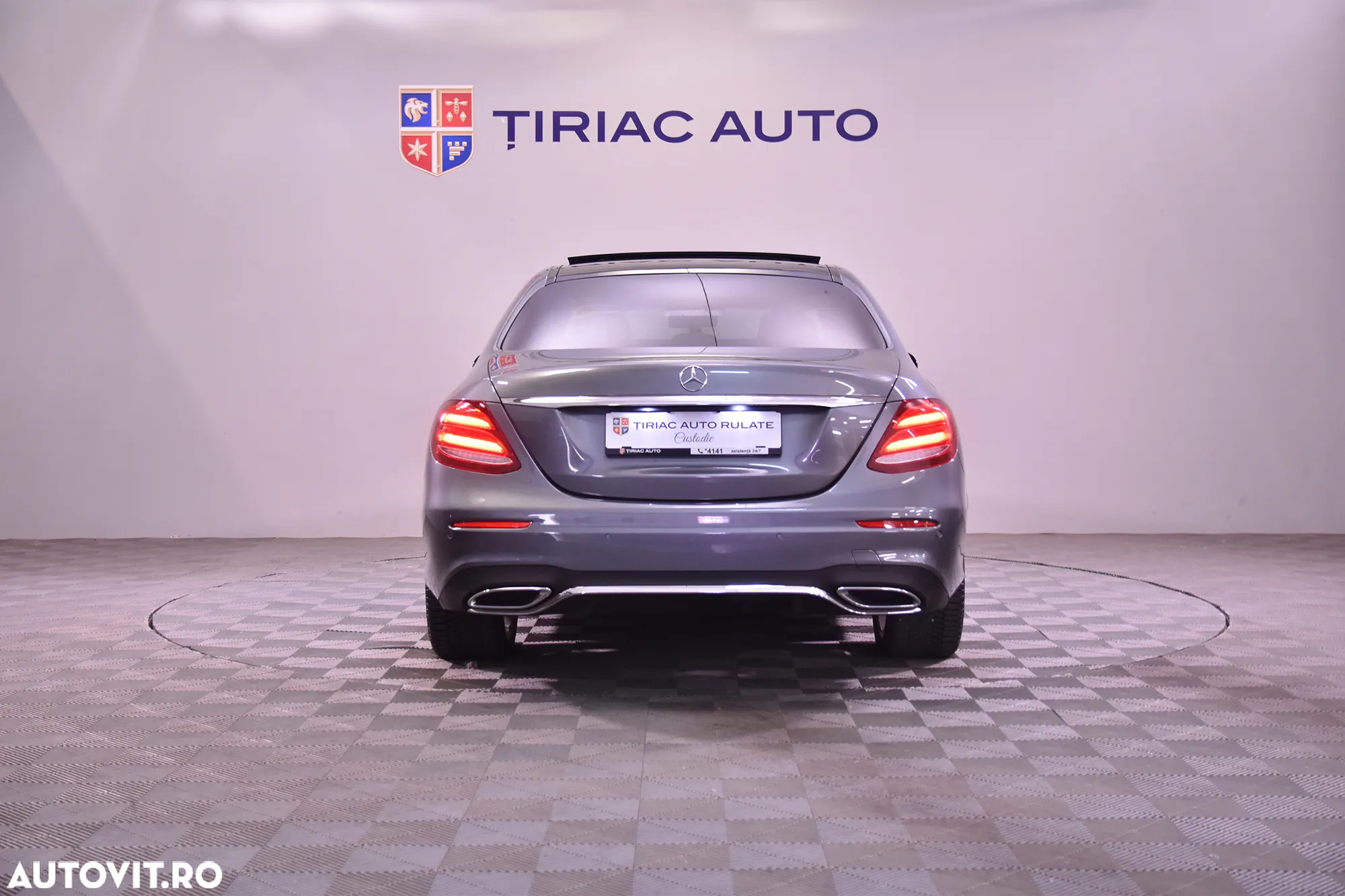 Mercedes-Benz E 220 d 4MATIC Aut. - 4