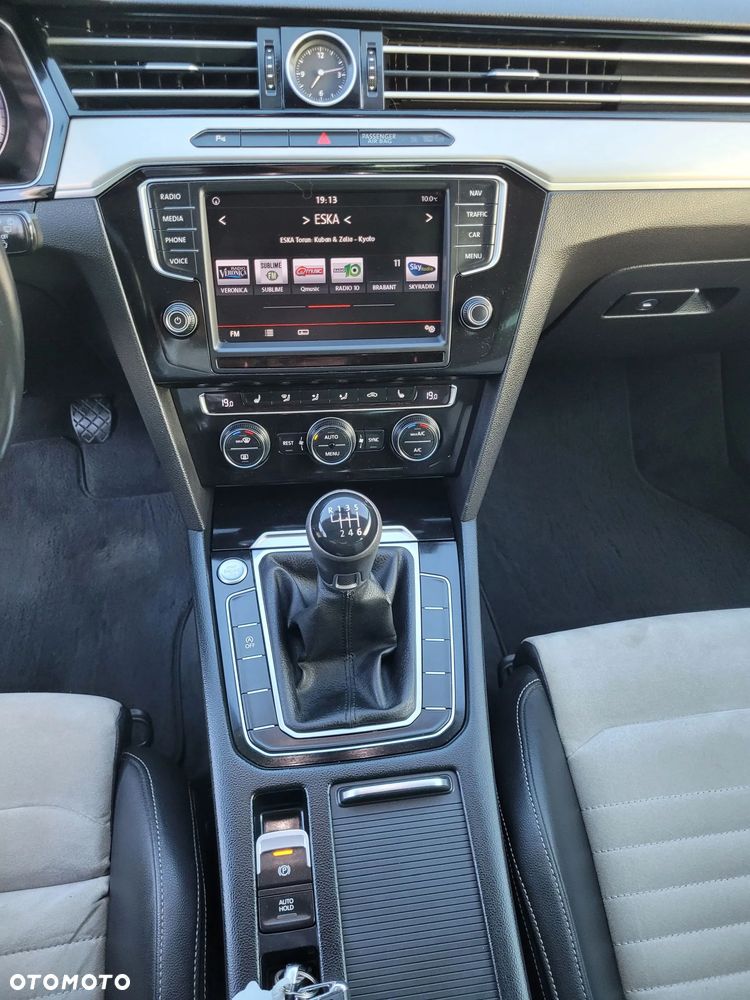 Volkswagen Passat 2.0 TDI (BlueMotion Technology) Highline - 22