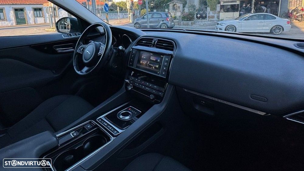 Jaguar F-Pace 2.0 i4D Pure Aut. - 15