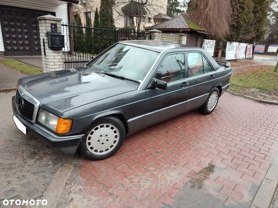 Mercedes-Benz W201 (190) - 1