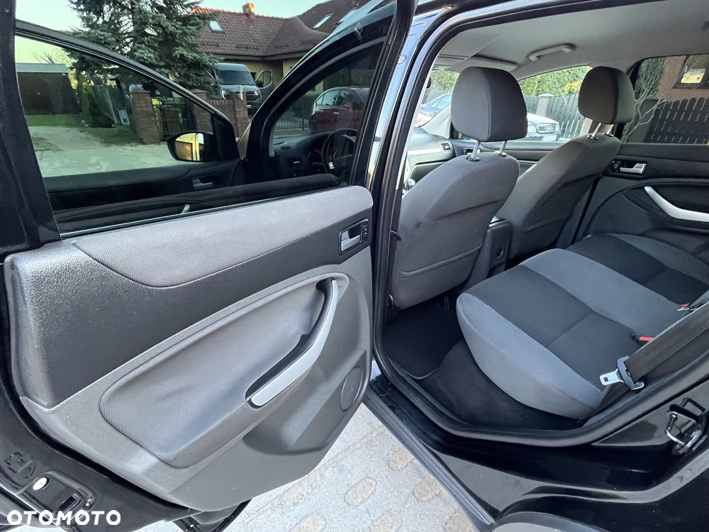 Ford Kuga 2.0 TDCi 2x4 Champions Edition - 9