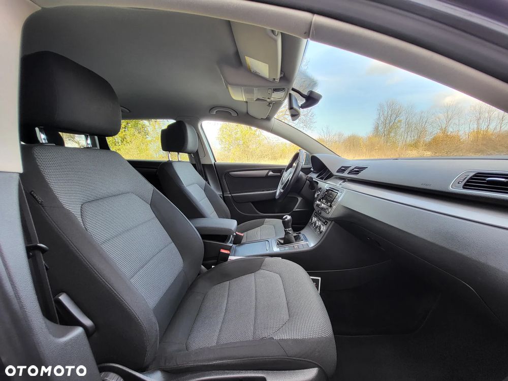 Volkswagen Passat - 19