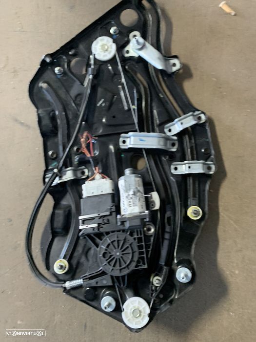 Elevador traseiro esquerdo Vw Beetle 2004 - 1