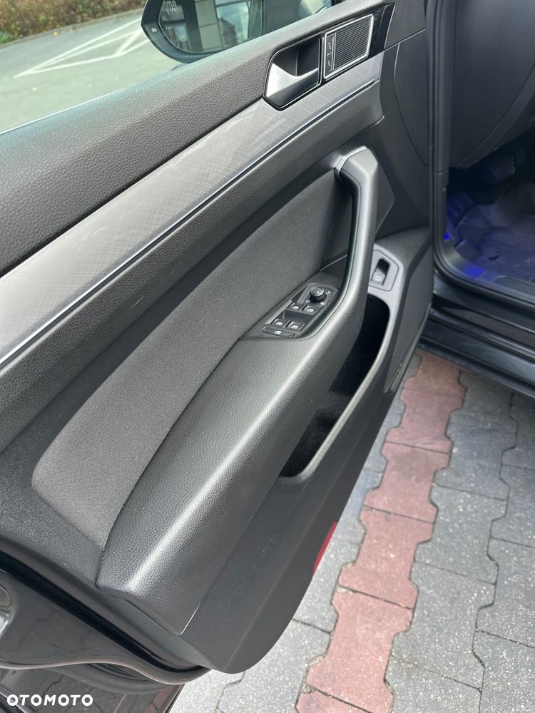 Volkswagen Passat - 12
