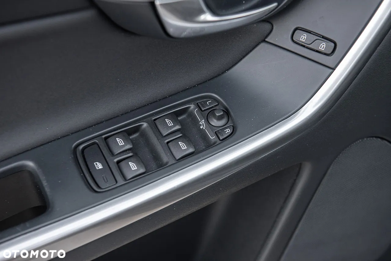 Volvo XC 60 D4 Momentum - 21