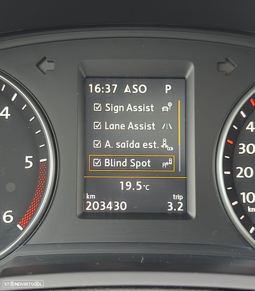 VW Sharan 2.0 TDI Blue Highline DSG - 17