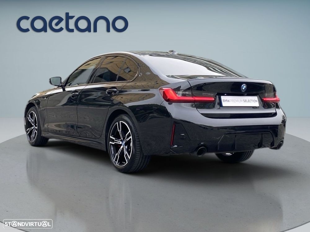 BMW 330 e Pack Desportivo M Pro Auto - 26