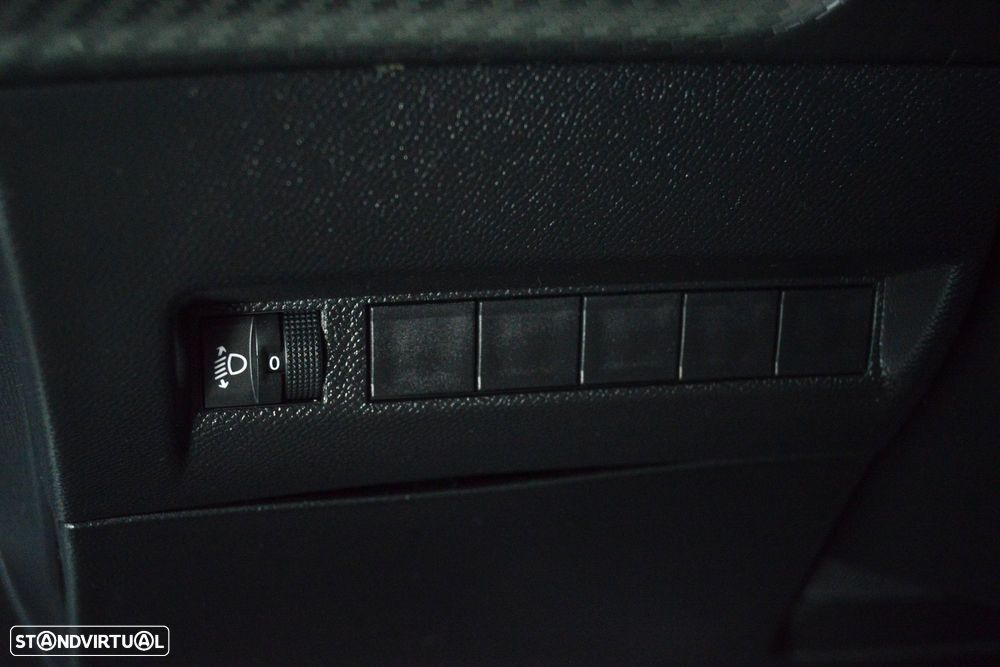 Peugeot 208 1.2 PureTech Active Pack - 28