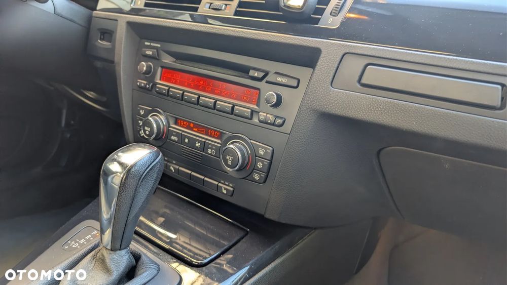 BMW Seria 3 320i - 25