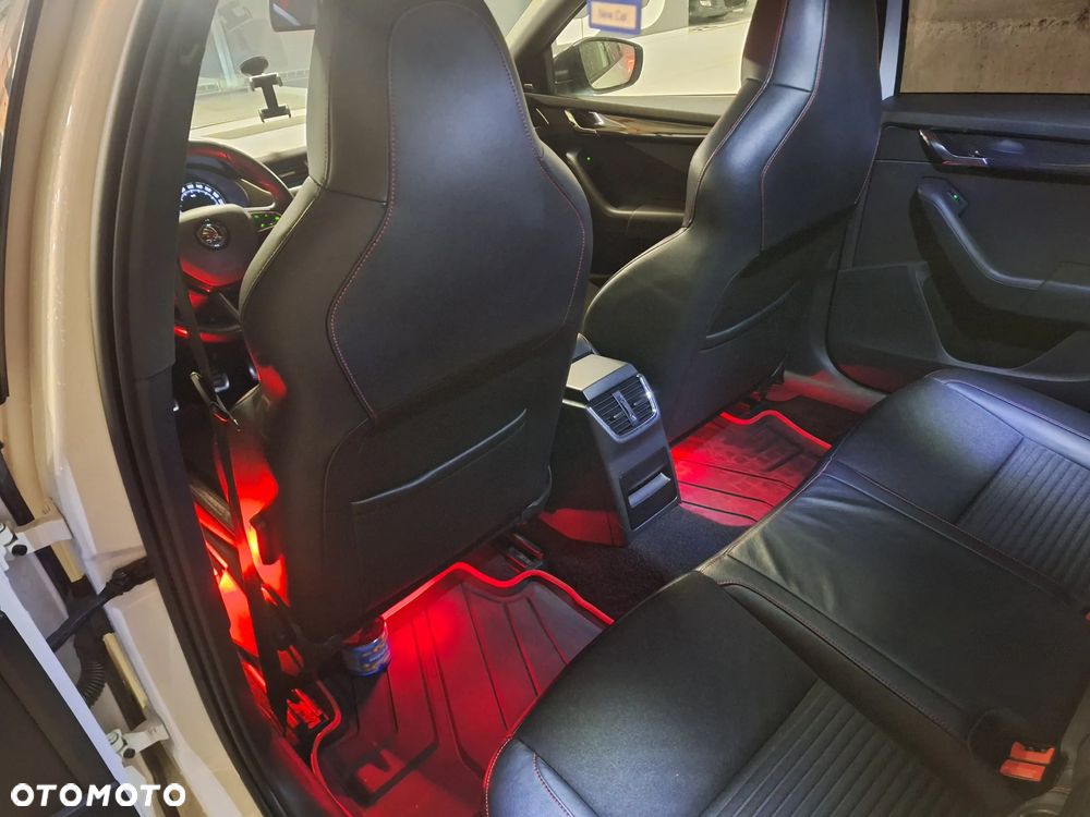 Skoda Octavia Combi 2.0 TDI RS - 30