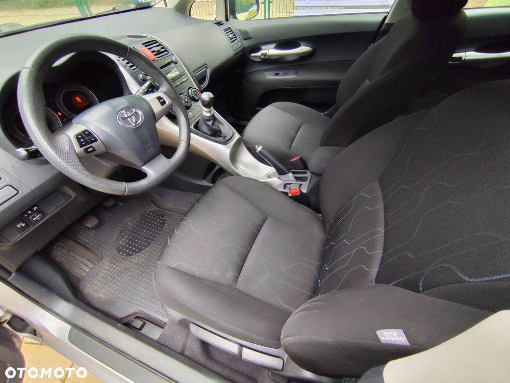 Toyota Auris - 12