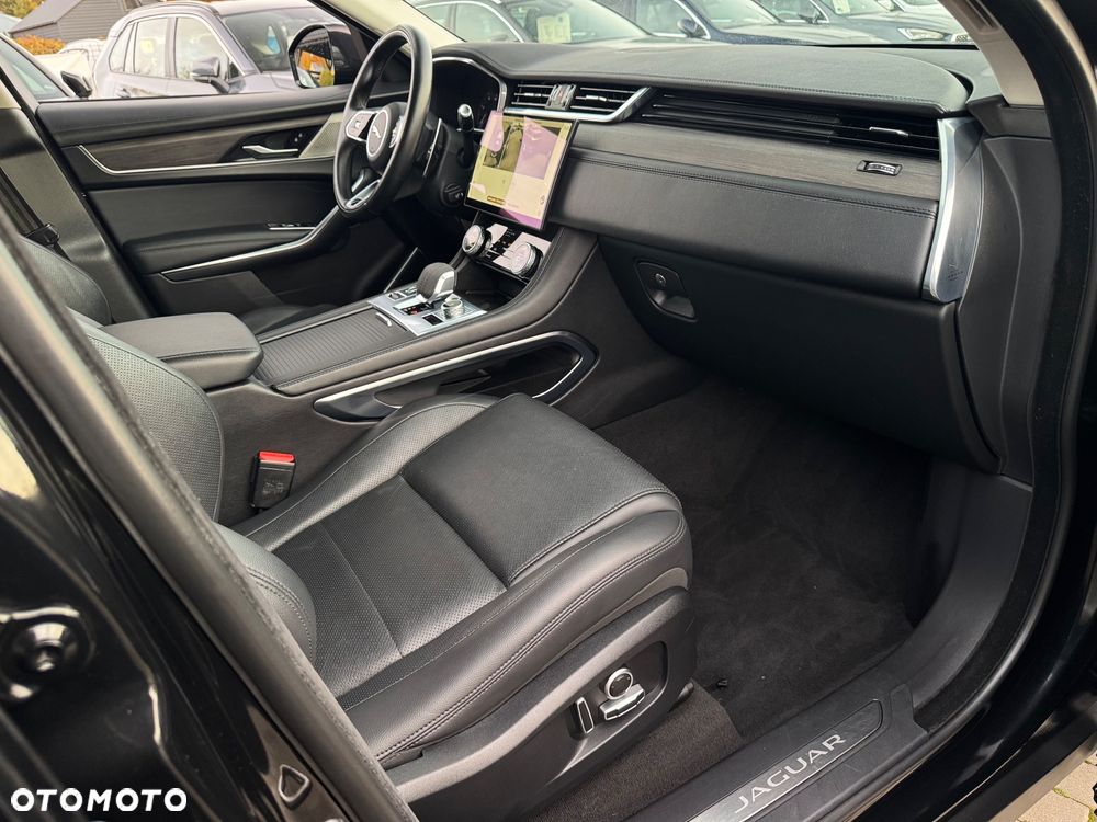 Jaguar F-Pace D200 AWD R-Dynamic SE - 26
