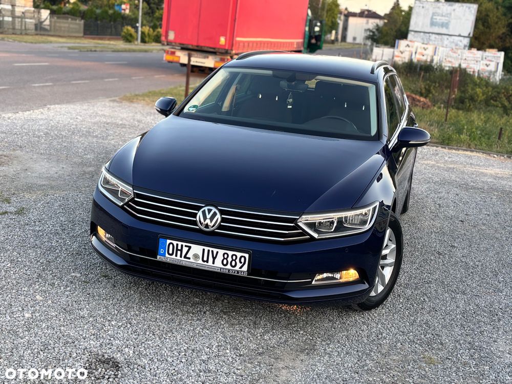 Volkswagen Passat - 1