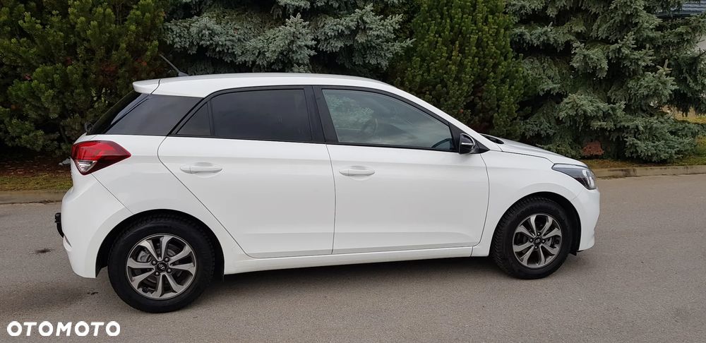 Hyundai i20 blue 1.2 Trend - 12