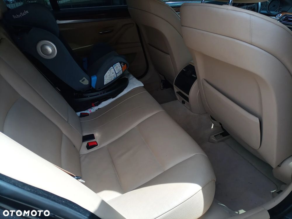BMW Seria 5 525d - 15