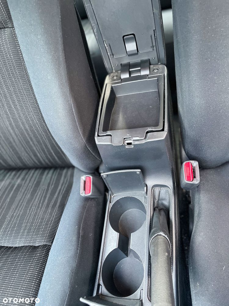 Toyota Corolla - 12