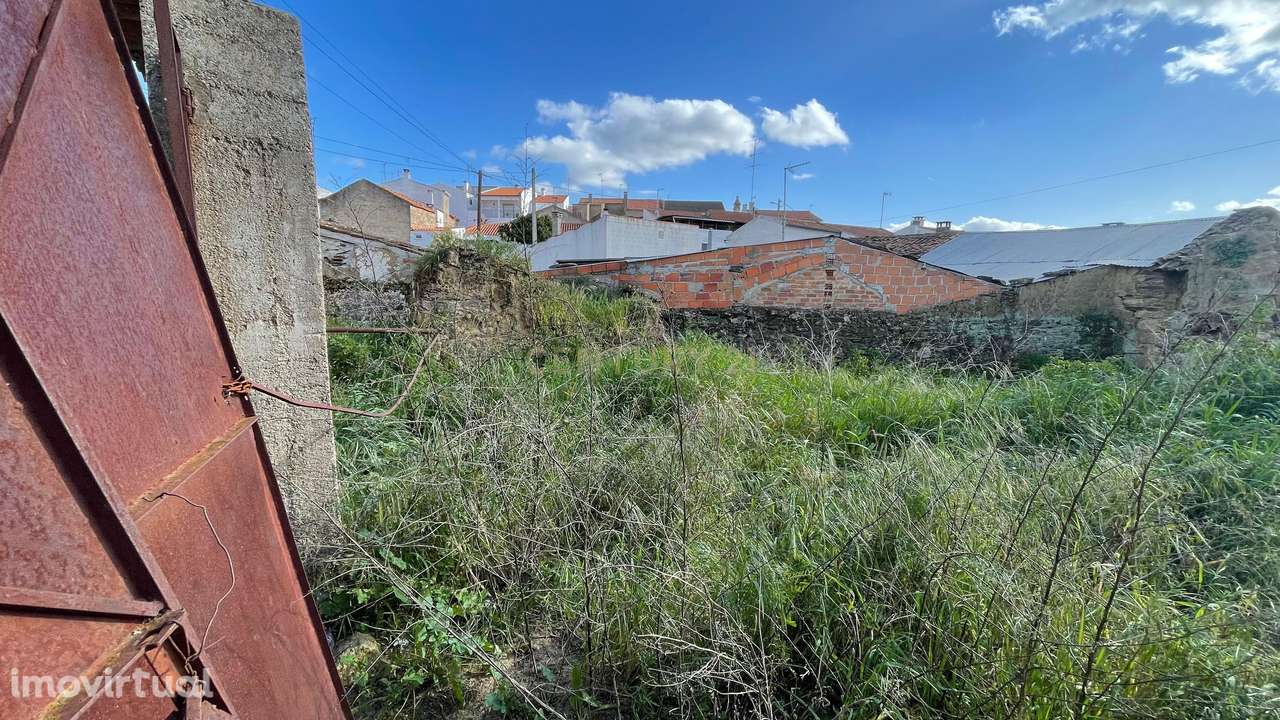 Terreno urbano, com palheiros | Ladoeiro, Idanha-a-Nova - Grande imagem: 4/8