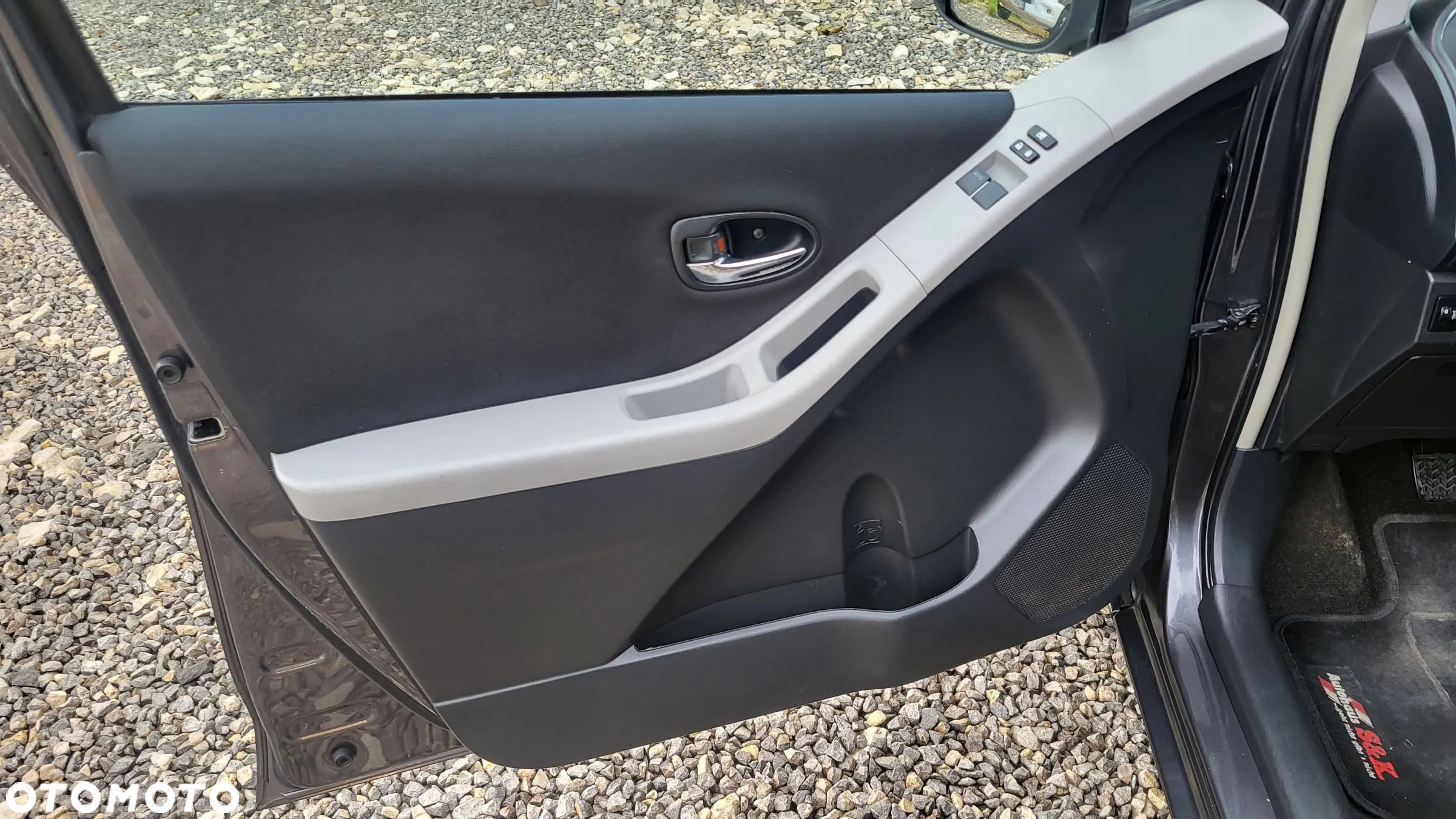 Toyota Yaris 1.0 Premium - 13