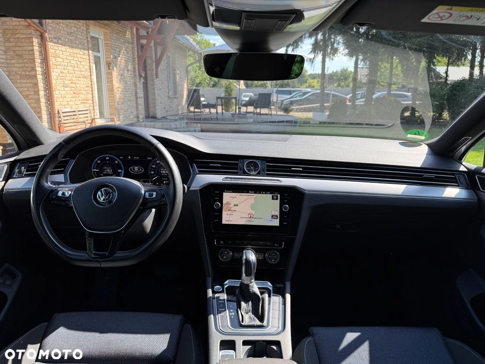 Volkswagen Passat - 32