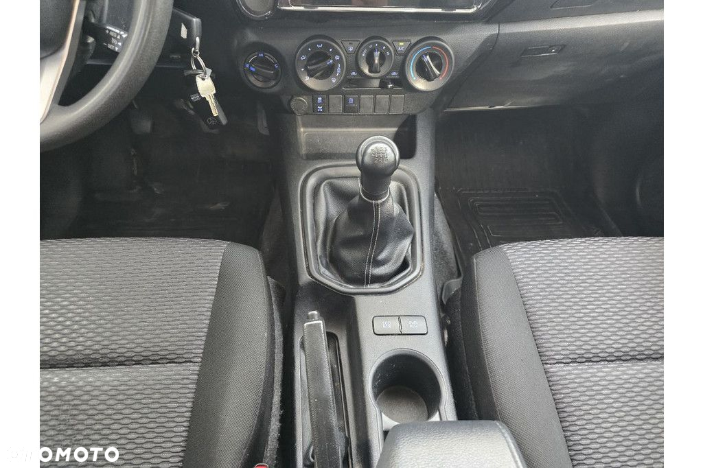 Toyota Hilux - 10