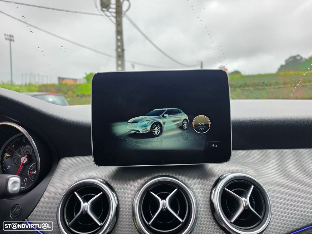 Mercedes-Benz GLA 200 Urban Aut. - 39