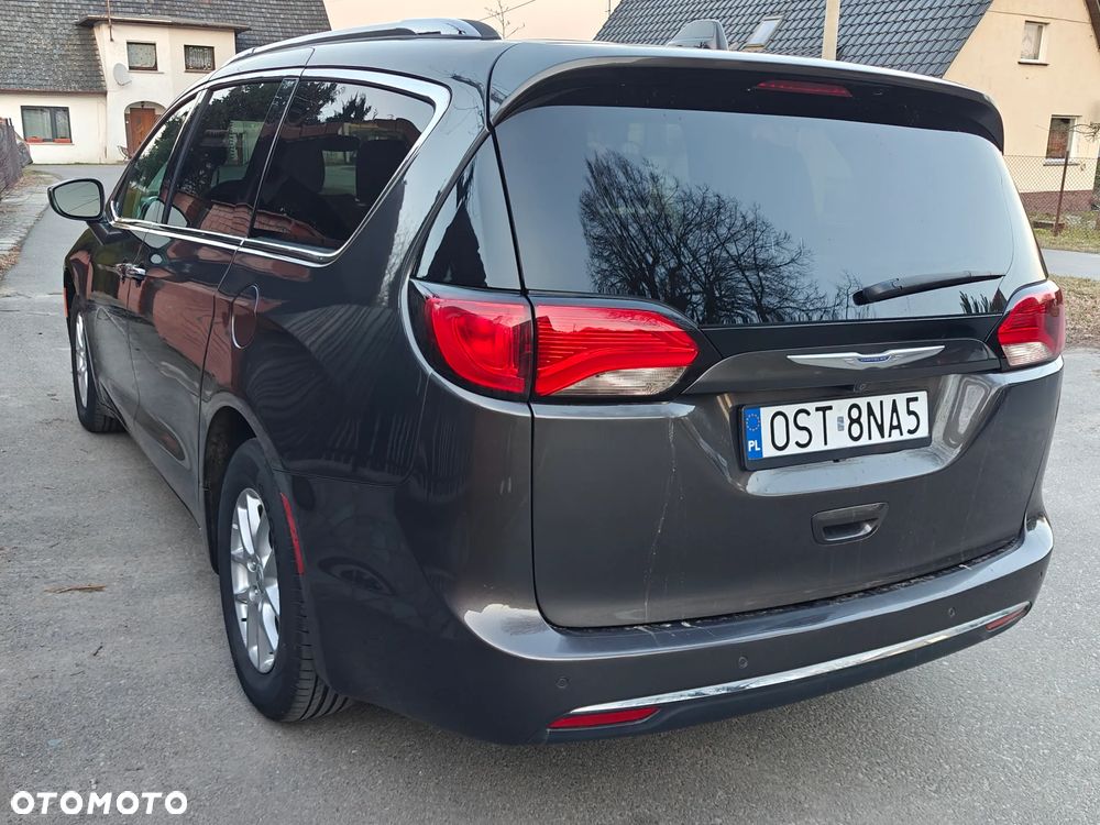Chrysler Pacifica - 5