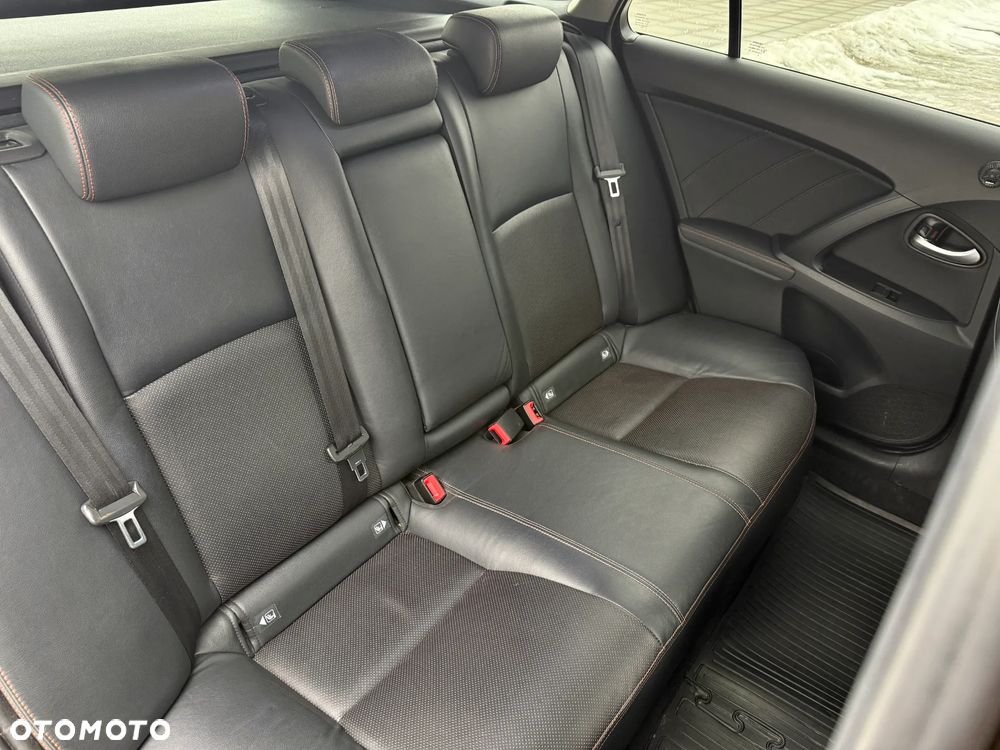 Toyota Avensis Touring Sports 1.8 Executive - 31