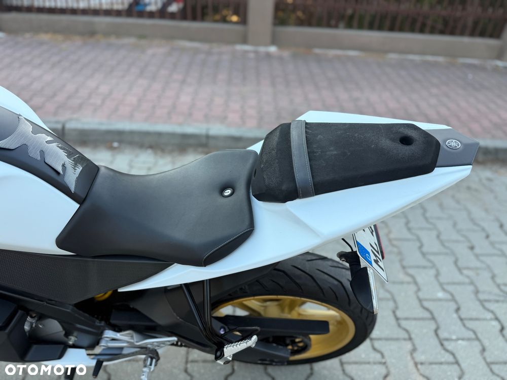 Yamaha YZF - 28