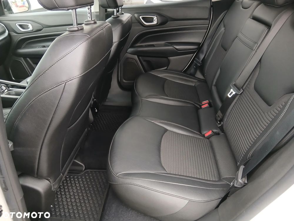 Jeep Compass 1.5 T4 mHEV Limited FWD S&S DCT - 25