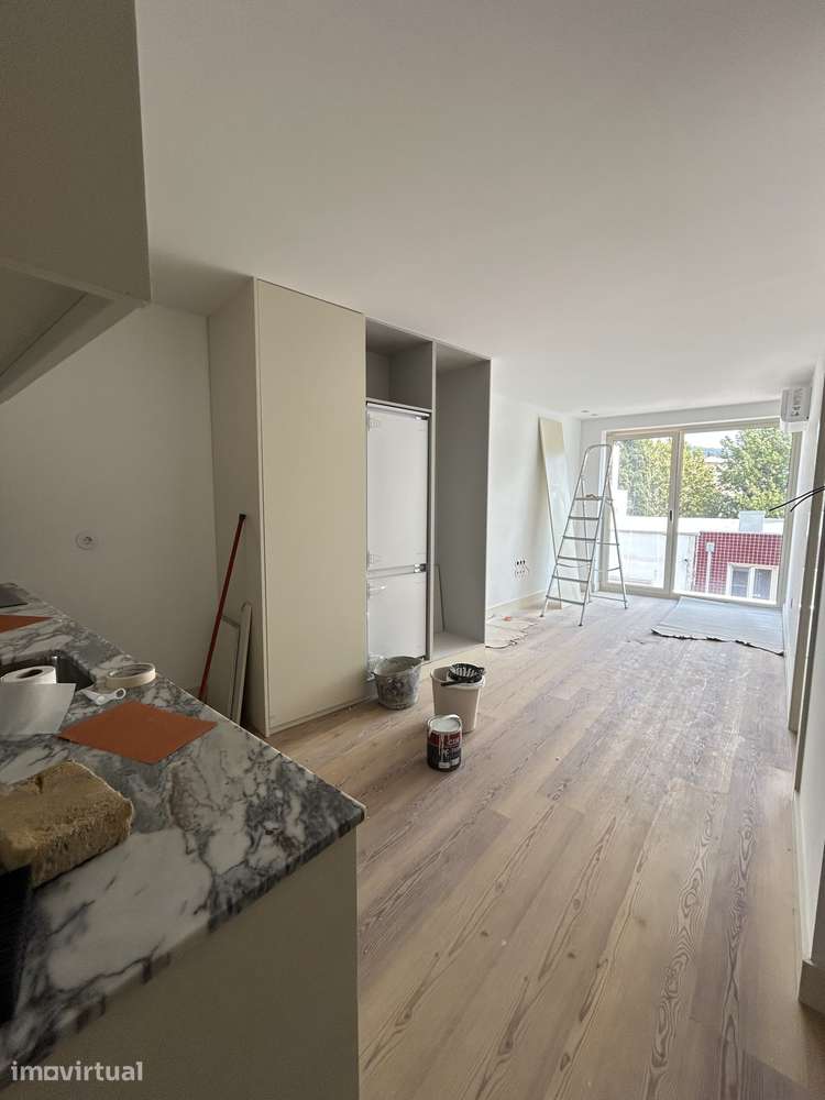 VENDE-SE T2 NOVO, c/ Varanda, Terraço, 2 WC's, no Centro de Braga! - Grande imagem: 5/16