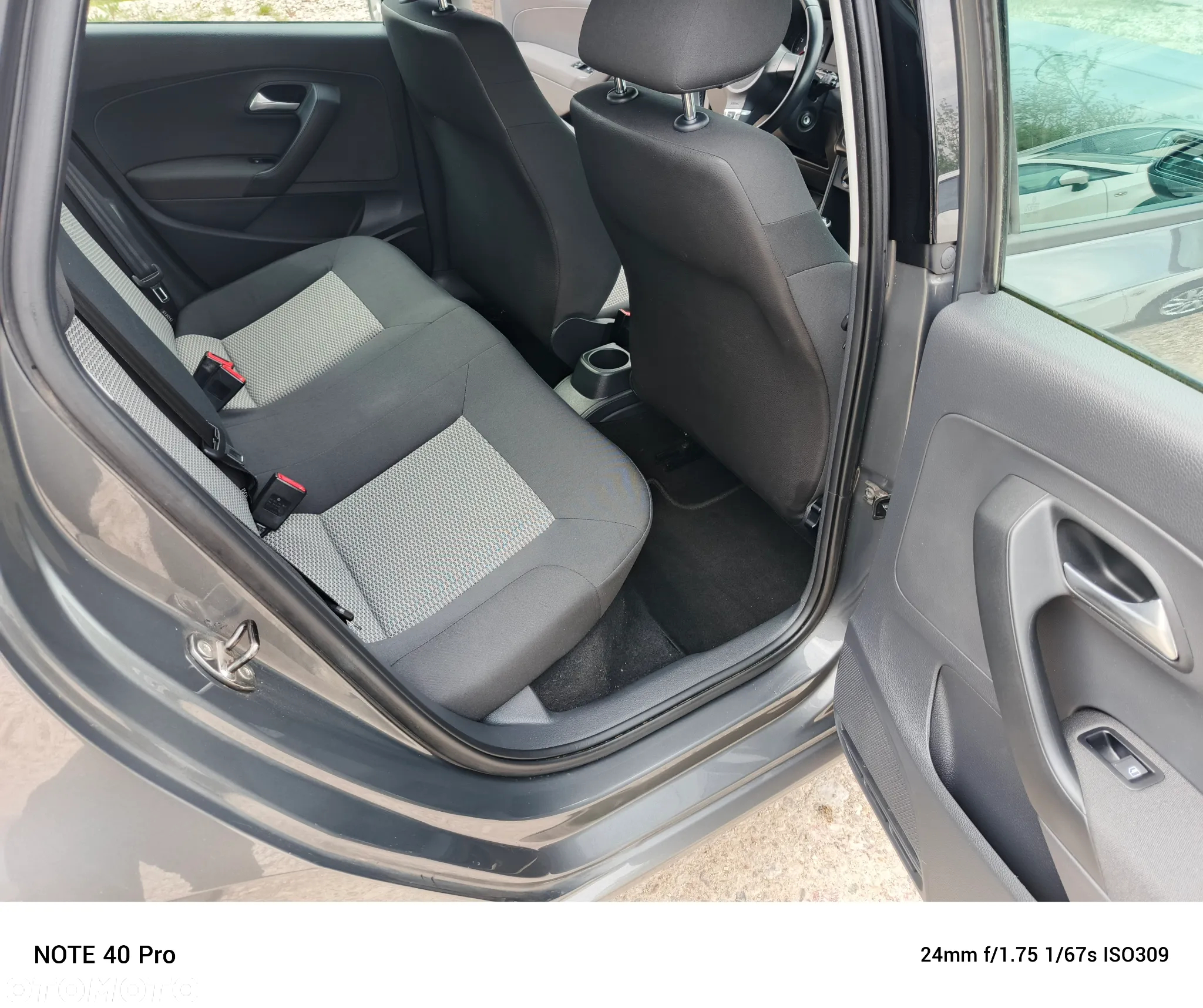 Volkswagen Polo 1.2 TSI Blue Motion Technology Black/Silver Edition - 14