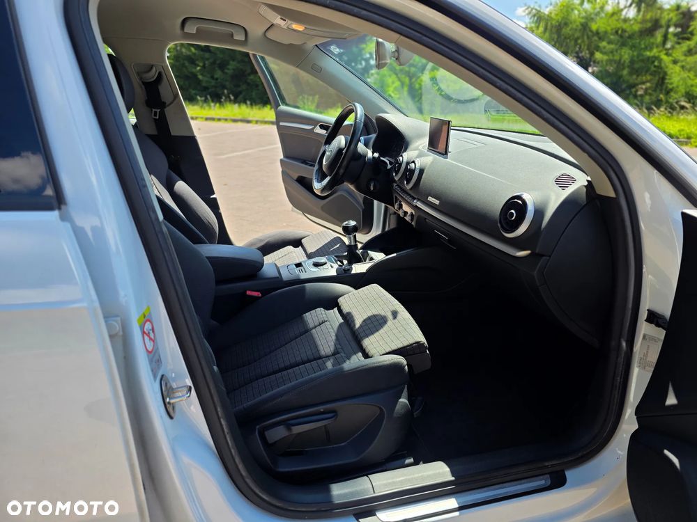 Audi A3 Sportback 2.0 TDI quattro Ambiente - 17
