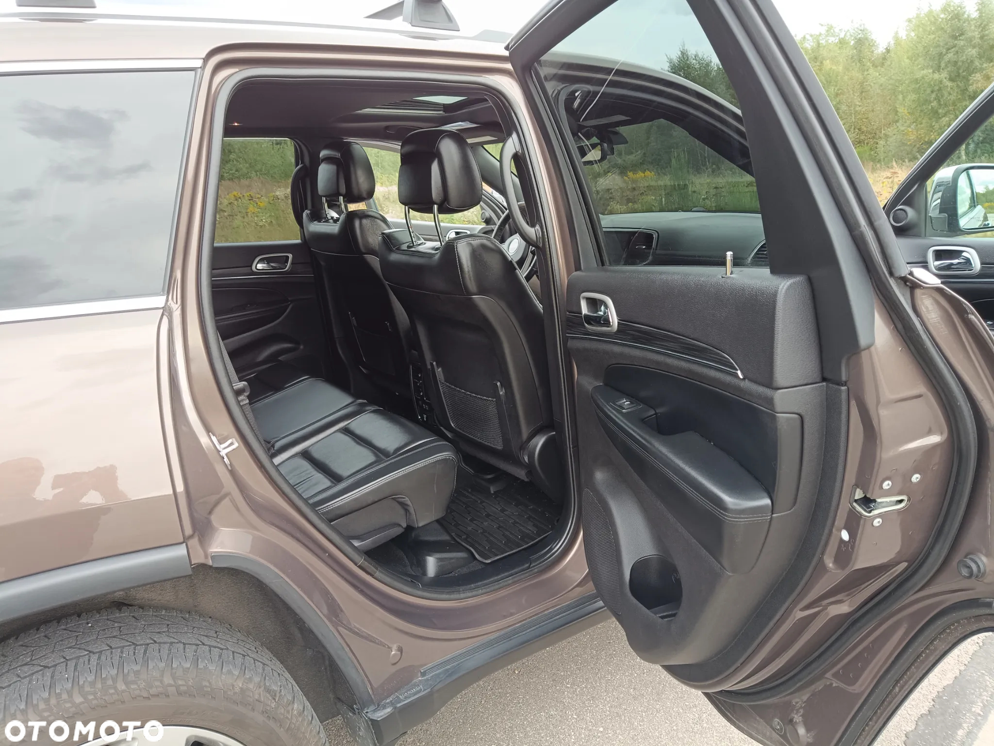 Jeep Grand Cherokee - 24