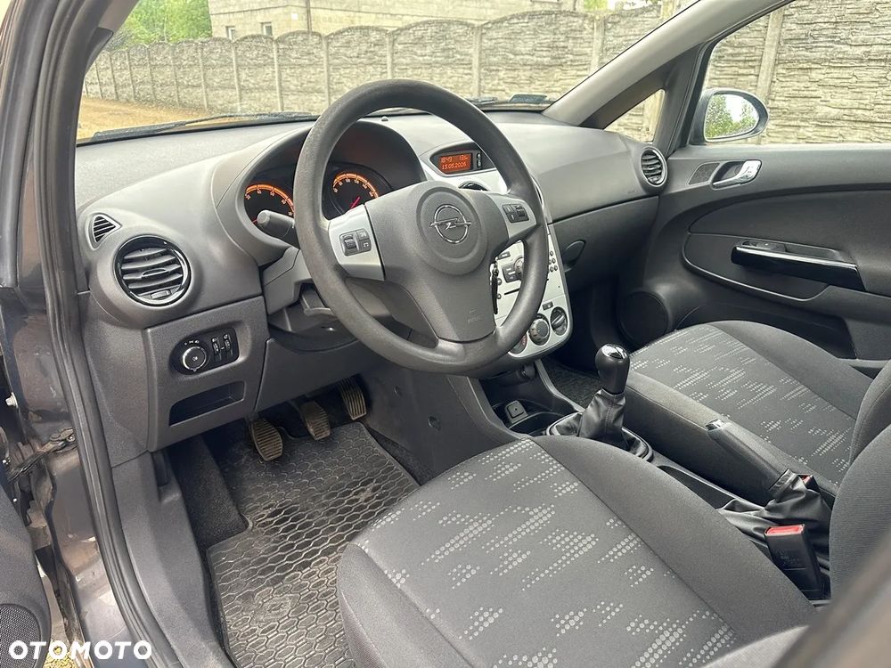 Opel Corsa 1.2 16V Essentia - 9